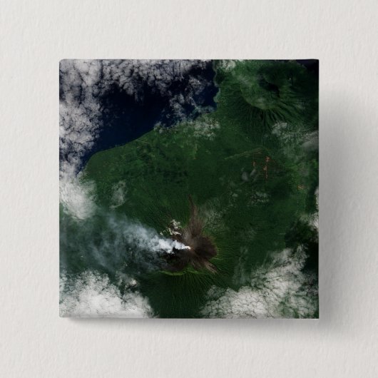 ウラウン火山ニューイギリス山頂 缶バッジ (正面)