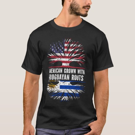 ウルグアイのルーツを持つ米国国旗で育ったアメリカ人 Tシャツ (正面)