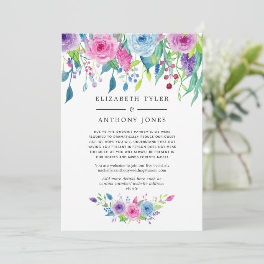 ウルトラバイオレットの色合いを組み合わせた花柄のゲストリスト縮小発表カード 案内状 (スタンド正面)