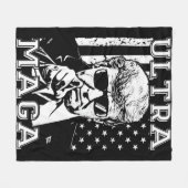 ウルトラMAGAおもしろいアンチバイデン氏米国国旗のプロトランプ傾向 フリースブランケット (正面(横))