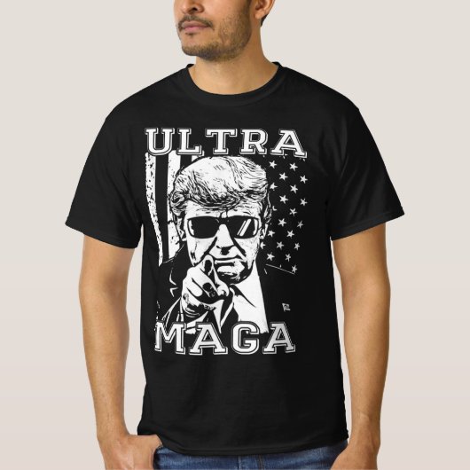 ウルトラMAGAおもしろいアンチバイデン氏米国国旗のプロトランプ傾向 Tシャツ (正面)
