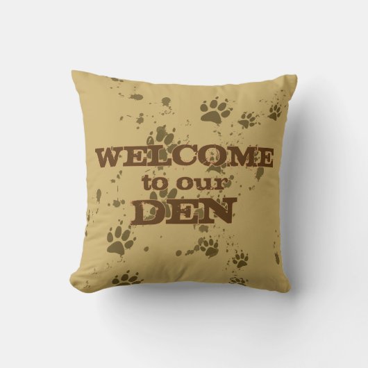 ウルフトラック(Welcome to our Den) クッション (正面)