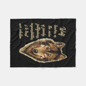 ウルフトーテムアニマルスピリットガイドTシャツ フリースブランケット (正面(横))