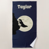 ウルフハウリングアットザムーンイラストレーション パーソナライズされた ビーチタオル (正面)