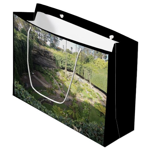 ウンファーストンシンホールヒドゥンサンクチュアリ ラージペーパーバッグ (正面アングル)