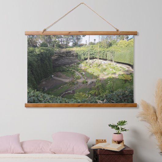 ウンファーストンシンホールヒドゥンサンクチュアリ 吊り下げ型タペストリー (寝室)