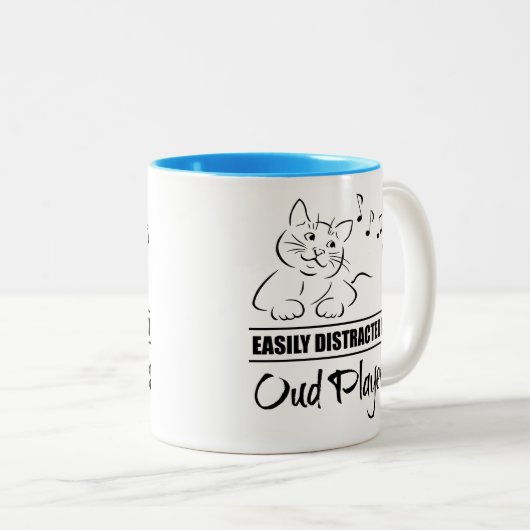 ウードの選手に気さくされる好奇心の強い猫 ツートーンマグカップ (正面右)