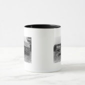 ウーマンドライビングフォードソントラクター写真 マグカップ (中央)