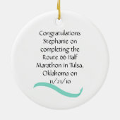 ウーマンハーフマラソンランナーオーナメントティール（緑がかった色） セラミックオーナメント (裏面)