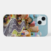 ウールン・ヴィレッジ iPhone 15ケース (裏面横)