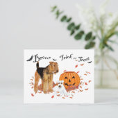 エアデール・テリアのハロウィン ポストカード (スタンド正面)