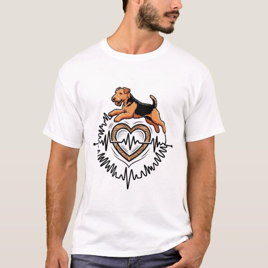 エアデール・テリアの犬がジャンプするハートの心電図ライン Tシャツ (正面)