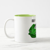 エアフォイル付きグリーンスポーツカーイラストレーション ツートーンマグカップ (左)