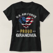 エアフォース誇りを持ったおばあちゃんアメリカ国旗のハートベーター Tシャツ (デザイン正面)