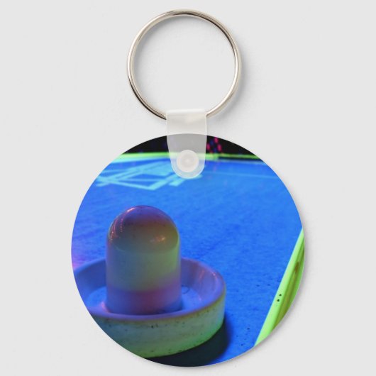 エアホッケーテーブルとネオン付きマレット照明 キーホルダー (正面)