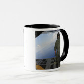 エアマンはメキシコ湾の海を観察する マグカップ (正面右)