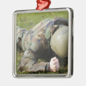 エアマンは湿った野原を這う メタルオーナメント (左)