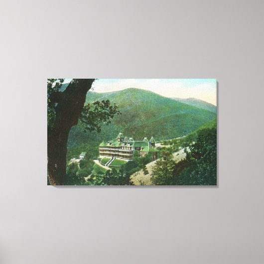 エアリアルビューオブウィッター春ホテルエクステリア キャンバスプリント (正面)