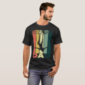 エアリアルヨガの父 エアシルクとエアリアルフラッグ Tシャツ (正面フル)
