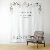 エアリー グリーンレンジィ ピンク フローラル ゴールド ウェディング フォト プロップ タペストリー (インサイチュ)