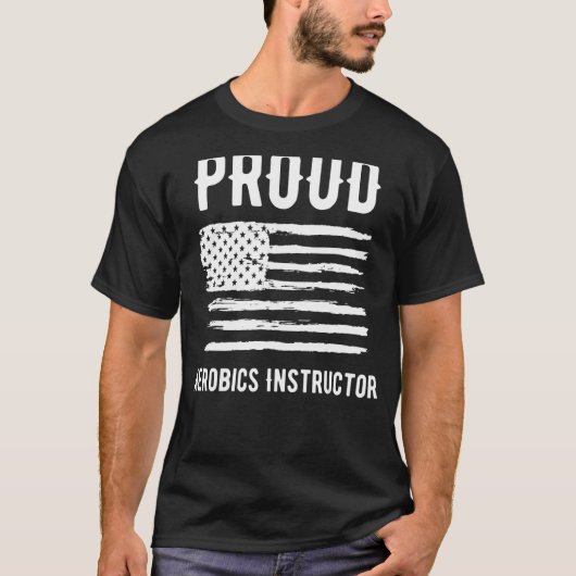 エアロビクス誇りを持ったインストラクター職業米国国旗 Tシャツ (正面)