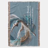 エアー飛んでいるヨガインストラクターピラティスフィットネス スローブランケット (正面縦)