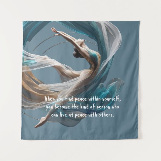 エアー飛んでいるヨガインストラクターピラティスフィットネス タペストリー (正面)