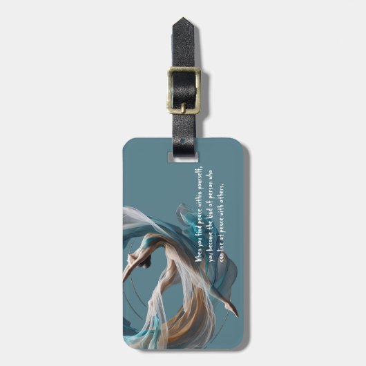 エアー飛んでいるヨガインストラクターピラティスフィットネス ラゲッジタグ (正面縦)