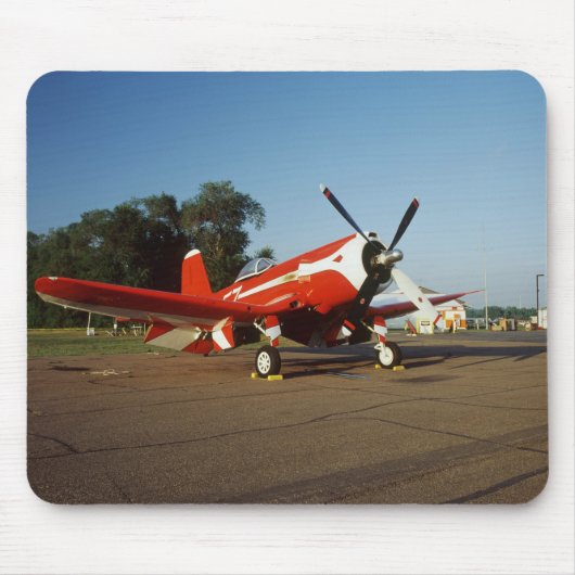 エア・ショーのF2G-1Dによってすごい海賊の飛行機 マウスパッド (正面)