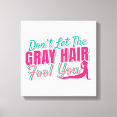 エイジおもしろいングオーリアヨガ引用文グレーヘアフールヨ キャンバスプリント (正面)