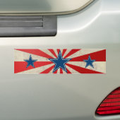 エイジド・グローリー - 赤、白、青 バンパーステッカー (車上)