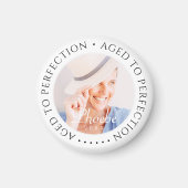 エイジド・トゥ・パーフェクトモダンスのシンプル誕生日写真 マグネット (正面)