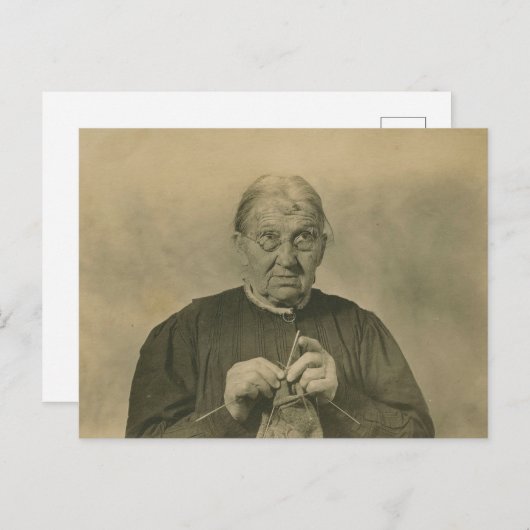 エイジ編み物おばあちゃん1910しわだらけのキャラクター勉強 ポストカード (正面/裏面)