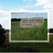 エイダヘイデン伝統パークエントランスサインエイムズIA ポストカード