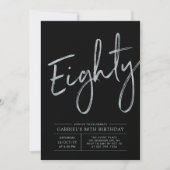 エイティ | 現代的なシルバー&ブラックの80歳の誕生日パーティー 招待状 (正面)