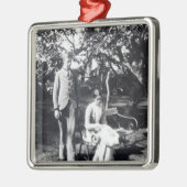 エイドリアンおよびヴァージニアスティーブン1900年 メタルオーナメント (左)