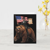 エイブラハム・リンカーンがクマに乗って宣言を掲げる面白い画像 エイブ カード (黄色い花)