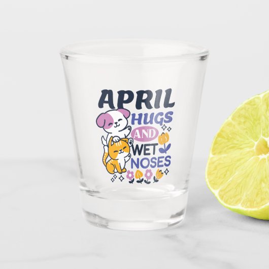 エイプリルハグとウェットノーズ – かわいい犬と猫のアート ショットグラス (正面)