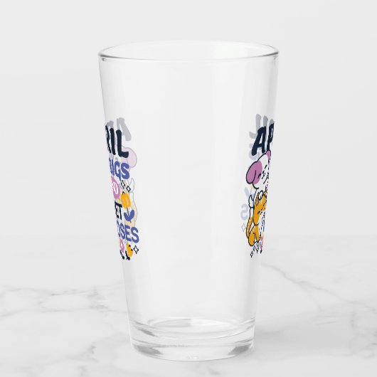 エイプリルハグとウェットノーズ – かわいい犬と猫のアート タンブラーグラス (左)