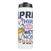 エイプリルハグとウェットノーズ – かわいい犬と猫のアート タンブラー (正面)