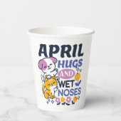 エイプリルハグとウェットノーズ – かわいい犬と猫のアート 紙コップ (裏面)