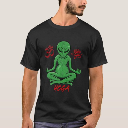 エイリアンおもしろいモンク瞑想デザインのためのヨガとアル Tシャツ (正面)