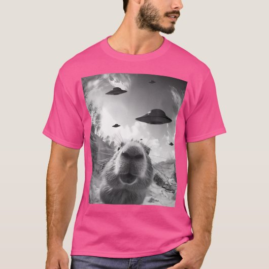 エイリアンおもしろいUfo Capybara Selfie With Ufos 風変わり Tシャツ (正面)
