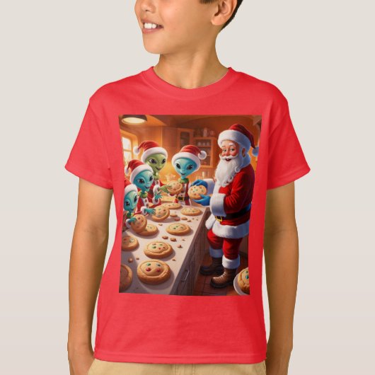 エイリアンがサンタさんのお菓子作りを手伝う Tシャツ (正面)