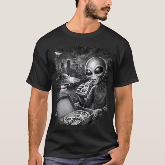 エイリアンがピザを食べるUFOシティの屋上 Tシャツ (正面)