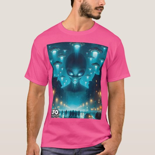 エイリアンと飛んでいるソーサーがあなたを見て Tシャツ (正面)