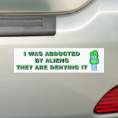 エイリアンに拉致され、彼らは否定している バンパーステッカー (車上)