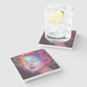 エイリアンのコスミックヘアの女性 ストーンコースター (横)