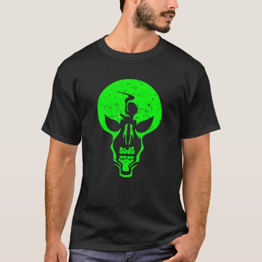 エイリアンの頭蓋骨 - 怖い緑色のエイリアンの頭蓋骨 - 人を怖がらせる Tシャツ (正面)