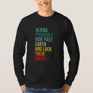 エイリアンはおそらく過去地球に乗って彼らのドアをロック Tシャツ